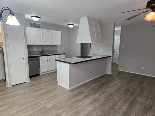 Foto del edificio - 4371 Kevinkay Dr