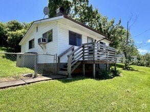 Building Photo - 318 Leonard St