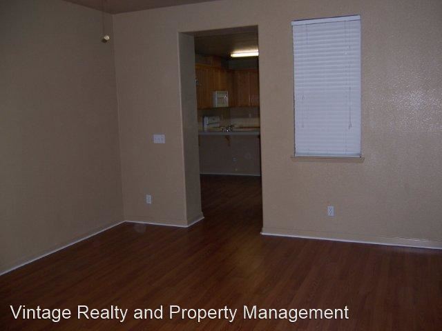 Building Photo - 3 br, 2.5 bath House - 1430 N. Commerce St...