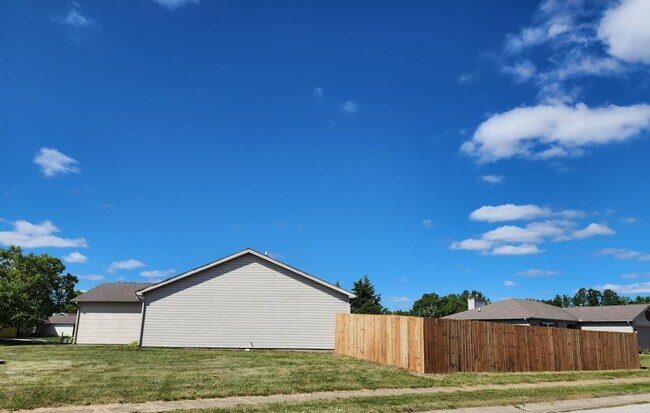 Foto del edificio - Newly Renovated! 3 Bedroom, 2 Bath, 2 Car ...