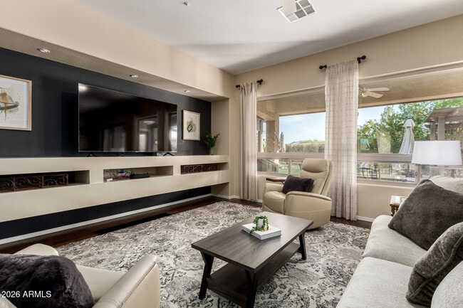 Foto del edificio - 12725 W Dale Ln