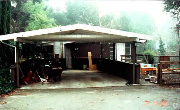 Building Photo - 999 Creekwood Pl