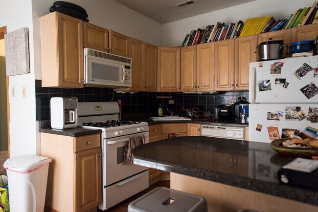 Foto del edificio - 1423 W Walton St