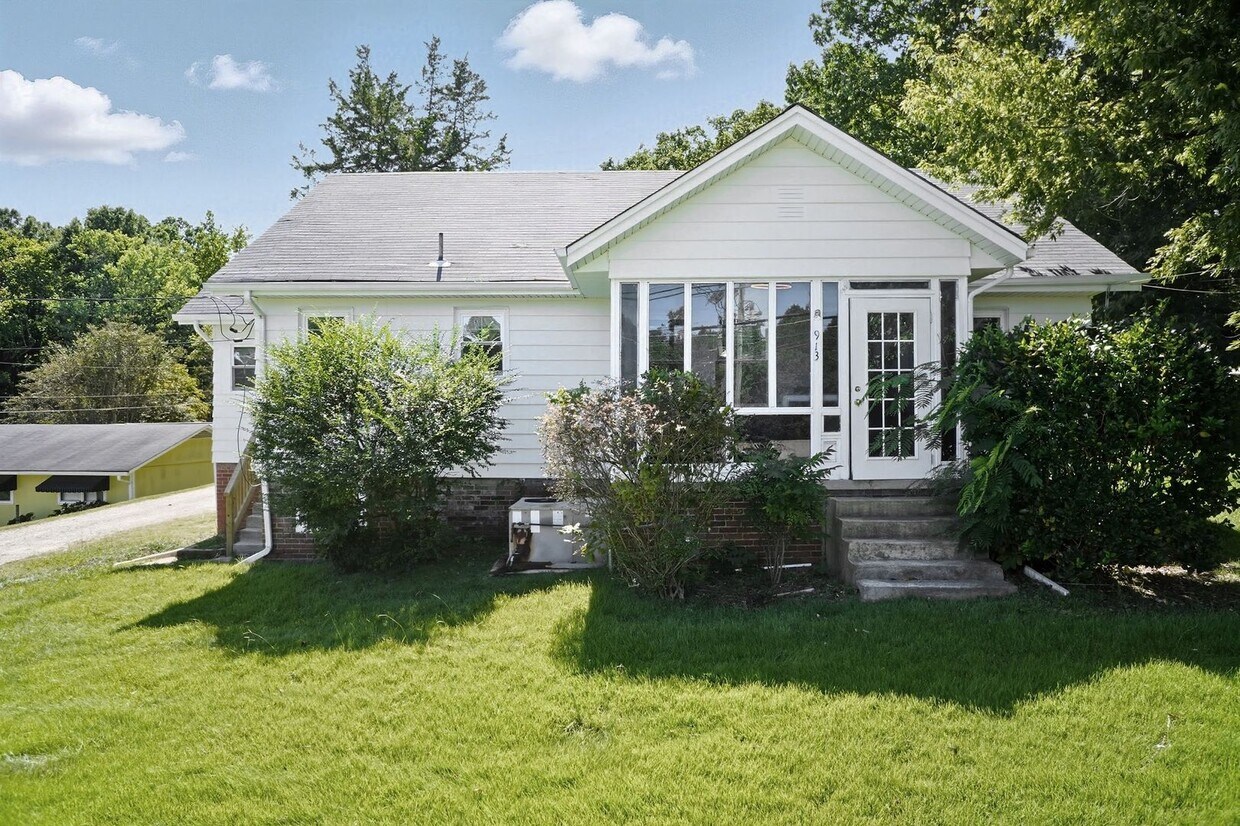 Foto principal - Four Bedroom Home!