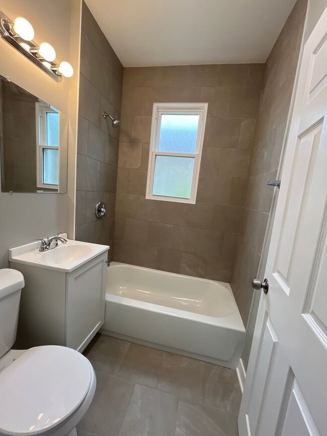 Building Photo - Newly Remodeled 3Bedroom house in Calumet ...