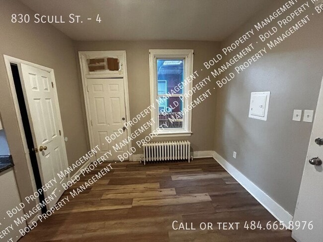 Building Photo - 830 Scull St