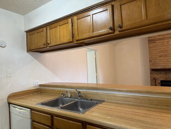 Foto del edificio - 716 Woodland Ct