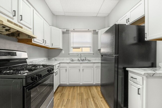 Foto del edificio - NEW LISTING! 4 BEDROOM HOME