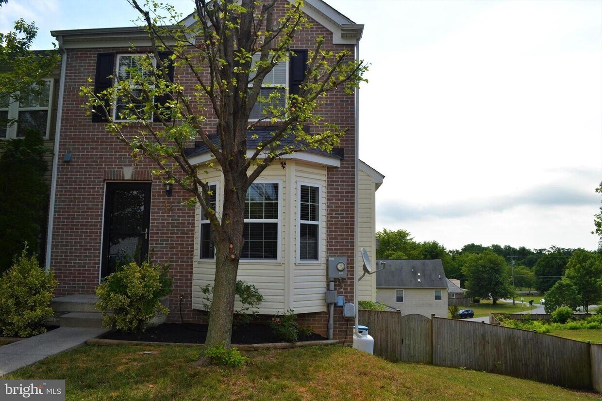 32 Grindstone Dr, Hedgesville, WV 25427 Townhome Rentals in