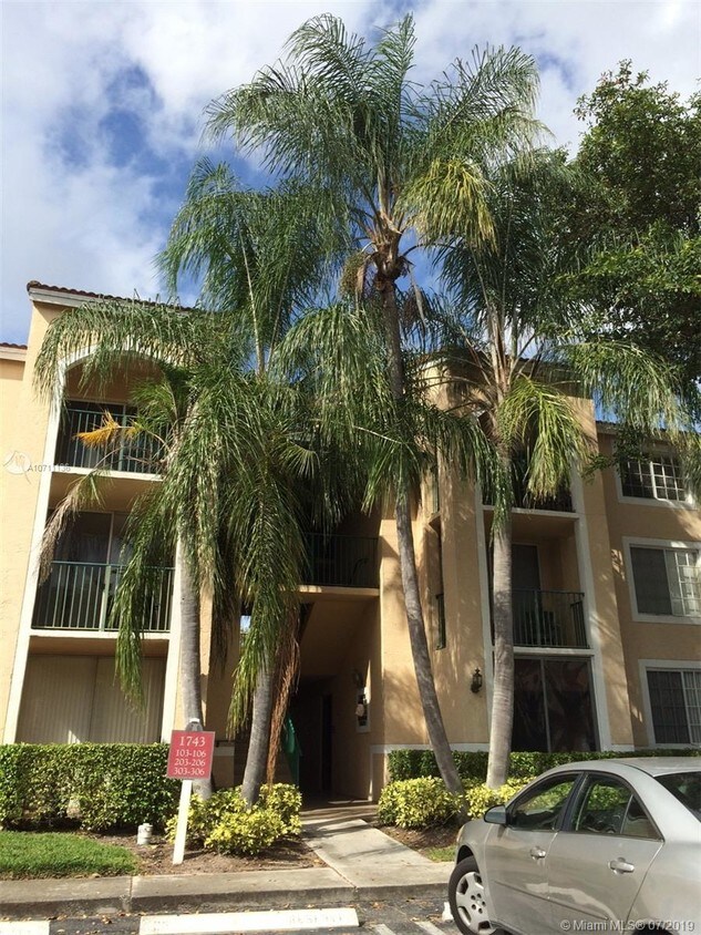 Foto principal - 1743 Village Blvd