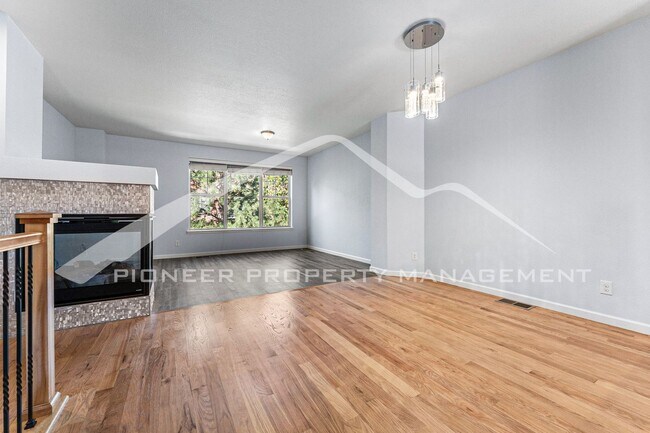 Foto del edificio - Spacious Townhouse with Washer/Dryer and C...