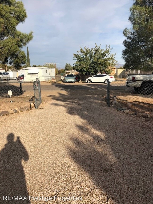 Building Photo - 1 br, 1 bath House - 4749 North Sierra