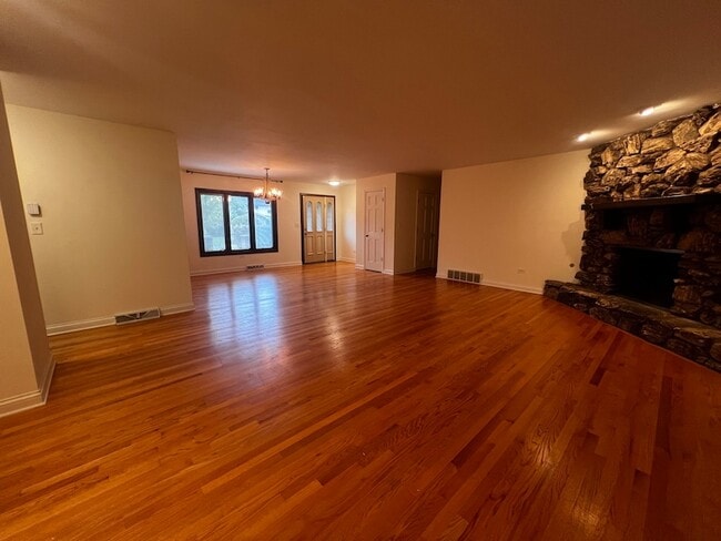 Building Photo - 809 Overlook Dr