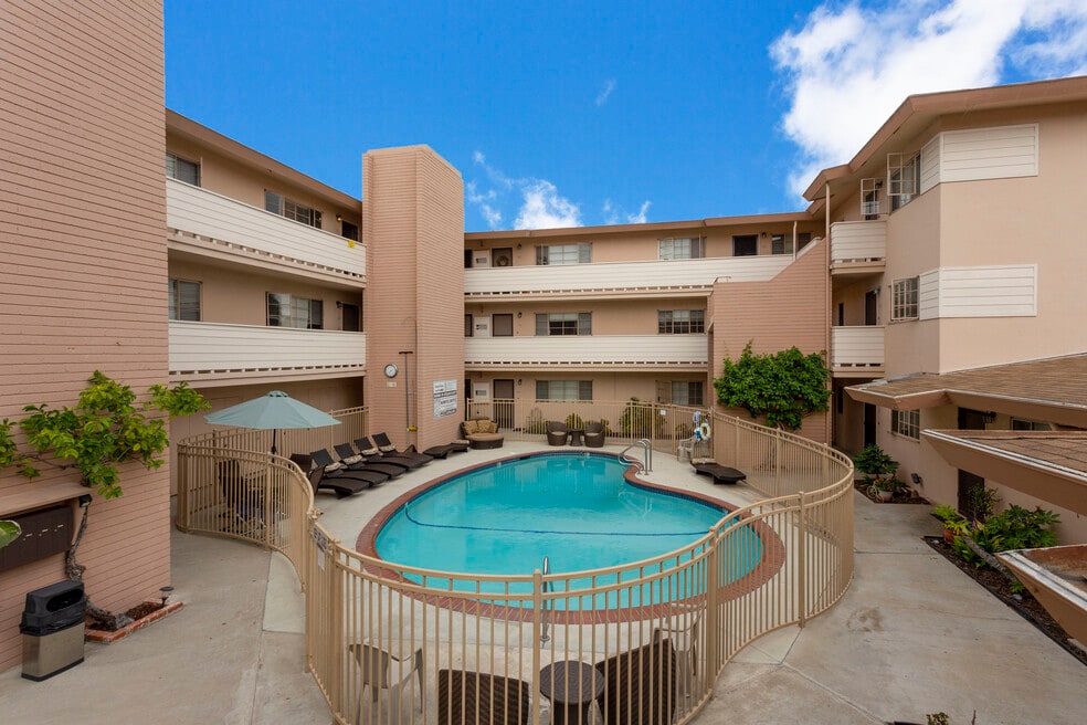 Emerald Manor Apartments