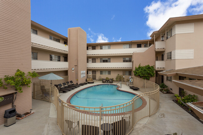 Building Photo - Emerald Manor Apartments