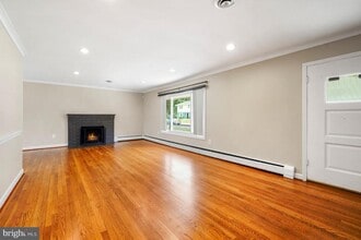 Building Photo - 8005 Murray Hill Dr
