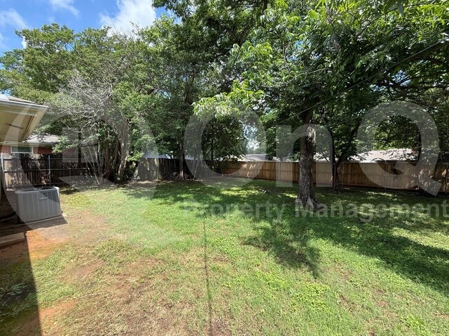 Building Photo - 1511 University Dr