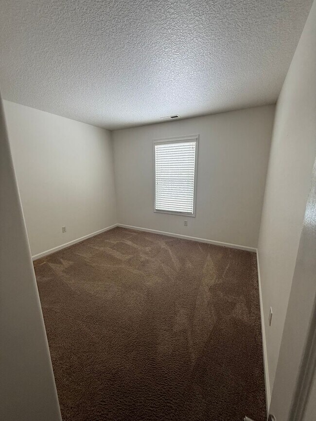 Foto del edificio - New 3 bedroom listing!