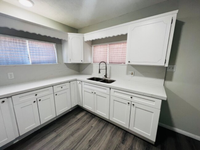 Building Photo - 37632 E Yermo Rd
