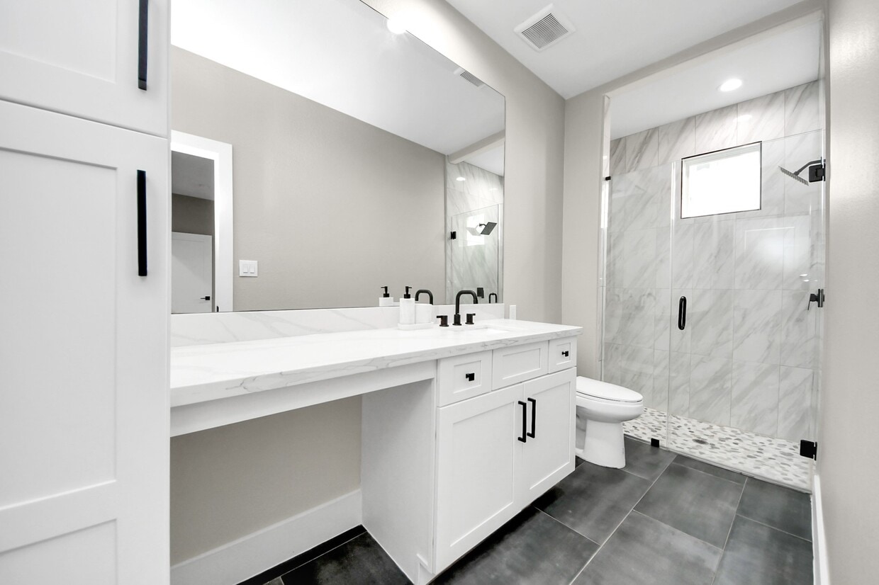 Primary Photo - 1805 Blodgett St