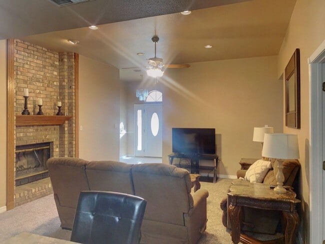 Building Photo - RENTAL Fully Furnished 4 bedroom home