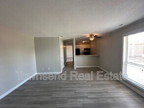 Building Photo - 5850 Century Oaks Dr