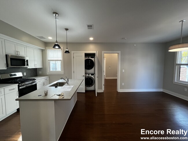 Building Photo - 39 Harvard Way