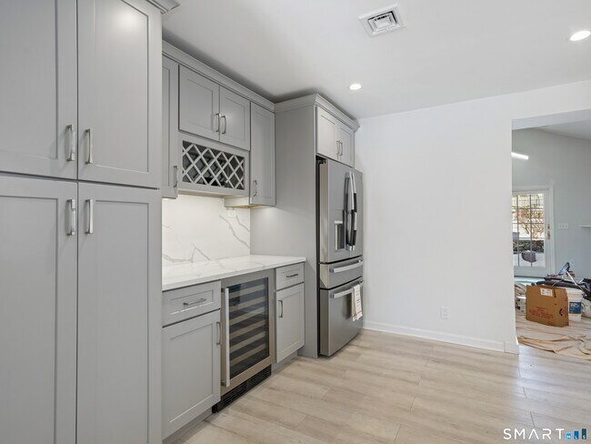 Building Photo - 24 King St