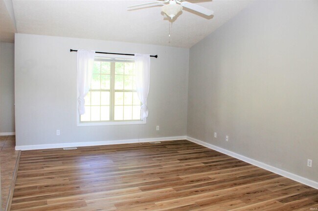 Building Photo - 7872 Sandalwood Dr