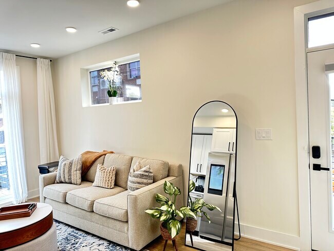 Building Photo - 1307 Longfellow St NW
