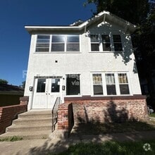 Building Photo - 709 N Oliver Ave