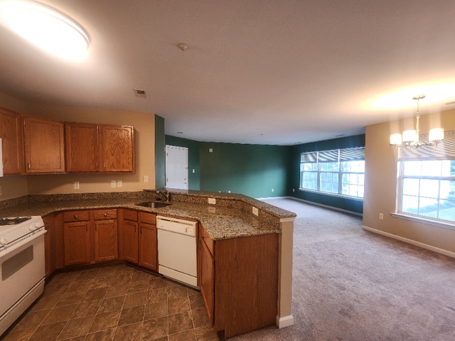 Building Photo - 2026 Windsong Dr