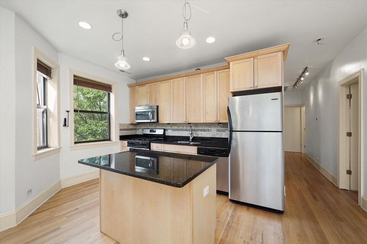 Foto principal - 7633 N Greenview Ave