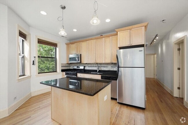 Building Photo - 7633 N Greenview Ave