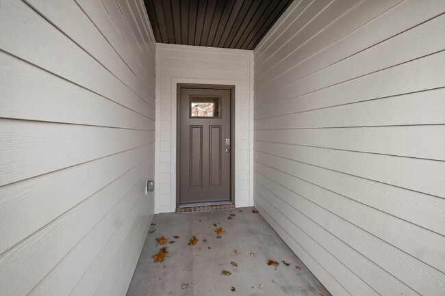 Building Photo - 151 S Maroon Ave