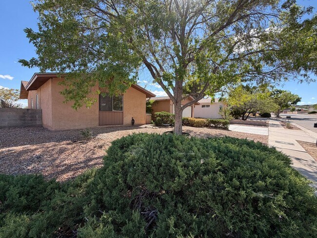 Foto del edificio - 5812 Brahma Dr NW