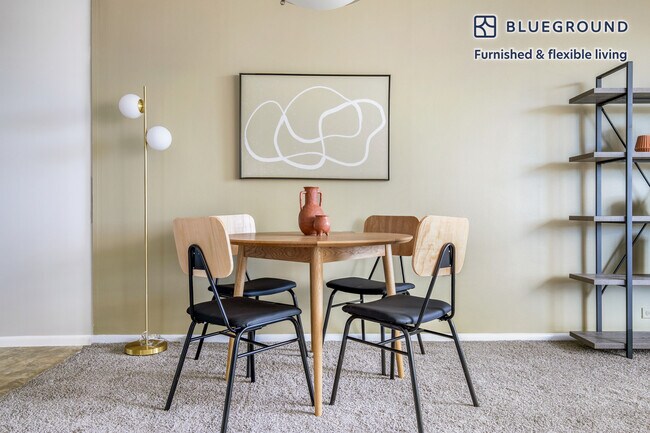 Foto del edificio - 3450 N Lake Shore Dr