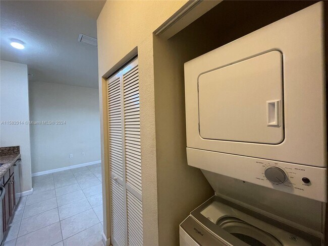 Building Photo - 9204 SW 170th Ct