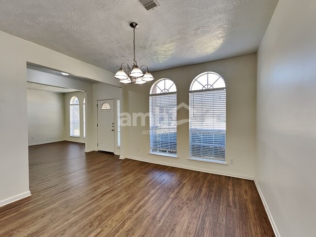 Foto del edificio - 502 Hearthstone Ct