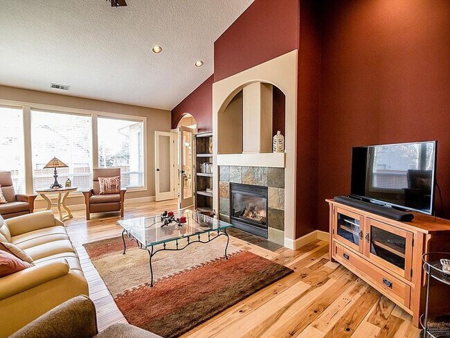 Foto del edificio - Must see one level home in NW Bend