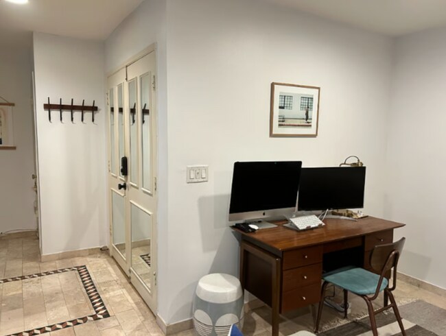 Foto del edificio - 5651 N Sumner Way