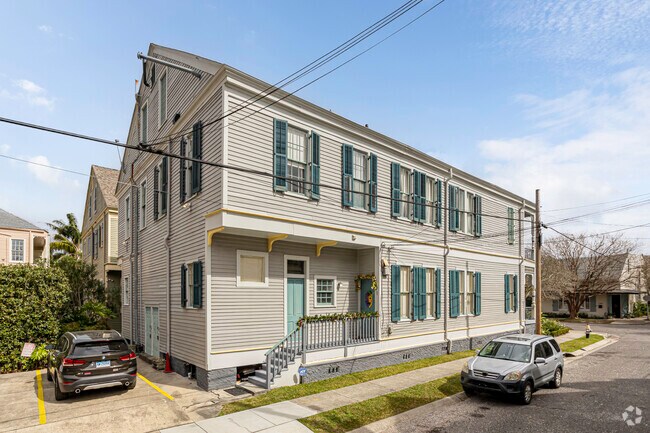 Building Photo - 1302-1304 Marengo St