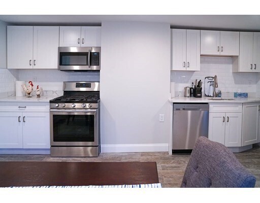 Building Photo - 71 Thorndike St