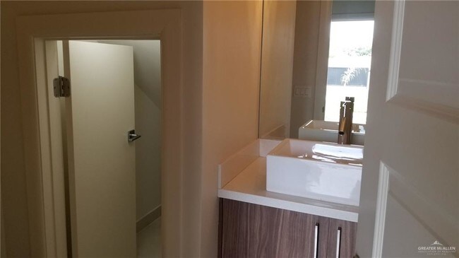 Foto del edificio - 8101 N 23rd St