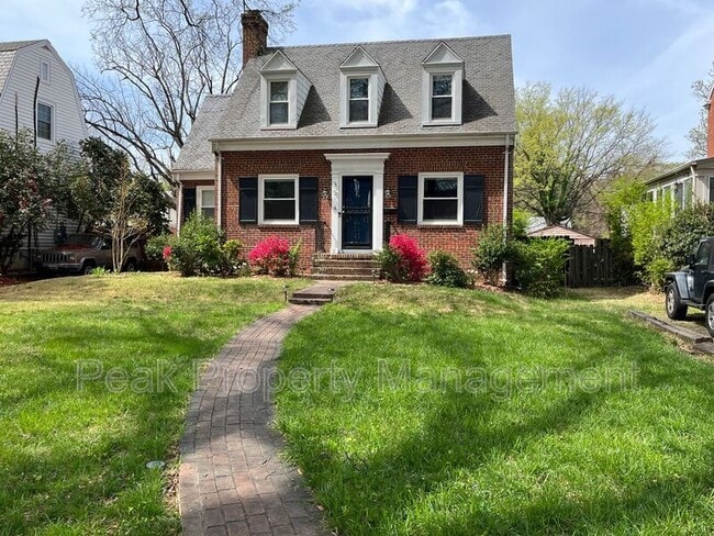 Foto del edificio - 3514 Montrose Ave