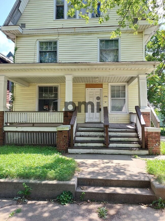 Building Photo - 250 N College St