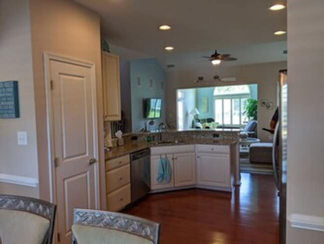 Building Photo - 37024 Fairway Dr