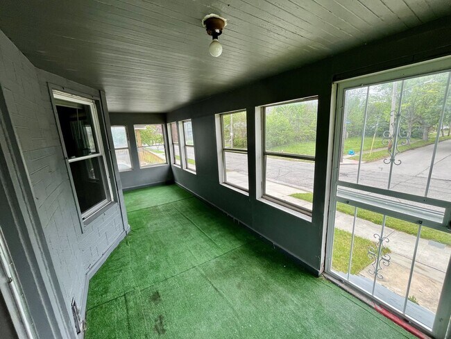 Foto del edificio - 3623 E 103rd St
