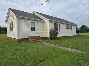 Building Photo - 486 Folly Rd