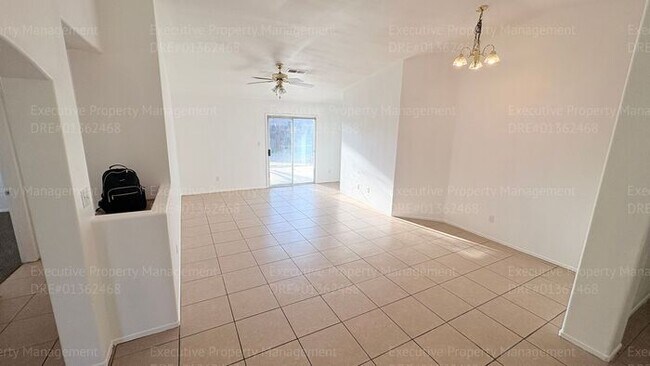 Foto del edificio - 4 bedroom 2 bathroom home located near S. H St/ Berkshire Rd